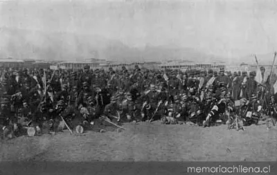 Oficiales del Regimiento de Línea Santiago, hacia 1880 — 1880 | Chile de Ayer