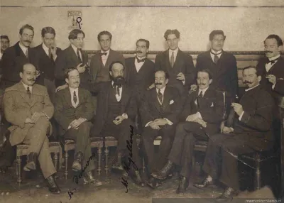 Fernando Santiván junto a destacados creadores nacionales, hacia 1918 — 1918 | Chile de Ayer