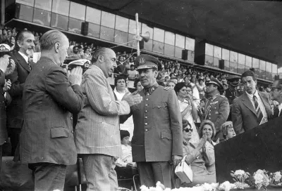 Manifestación a Pablo Neruda en el Estadio Nacional