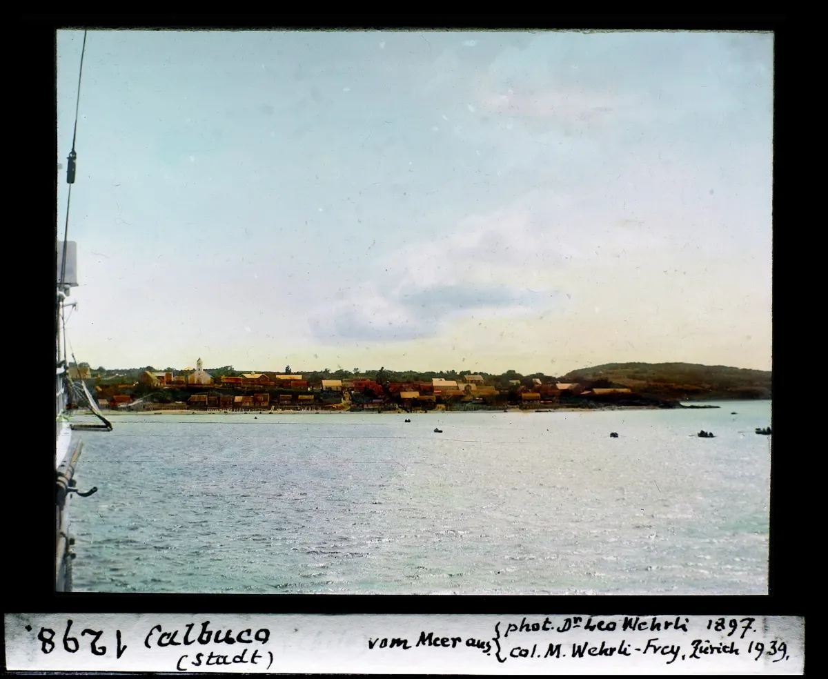 Calbuco, Stadt vom Meer aus — Puerto Montt — 1897 | Chile de Ayer