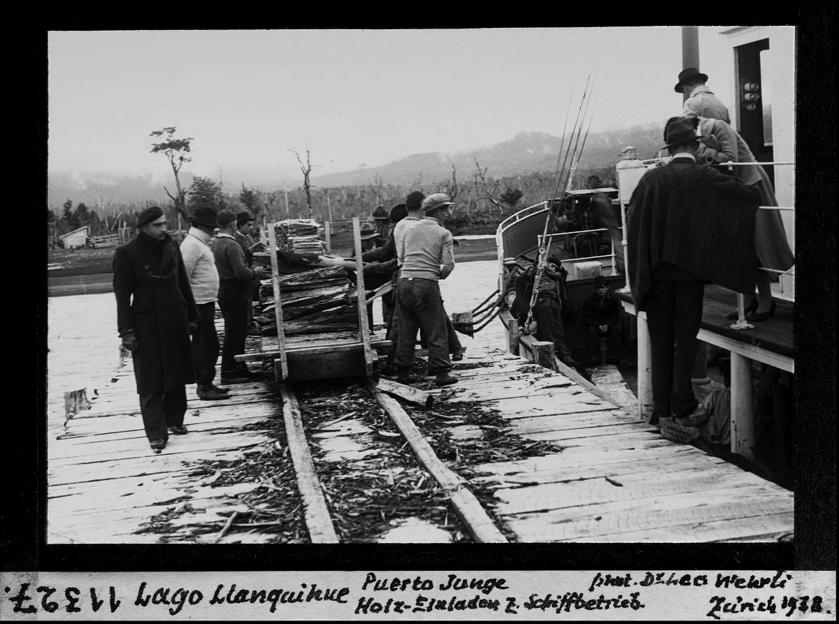 Lago Llanquihué, Puerto Junge, Holz Einladungen z. Schiffbetrieb — Llanquihue — 1938 | Chile de Ayer
