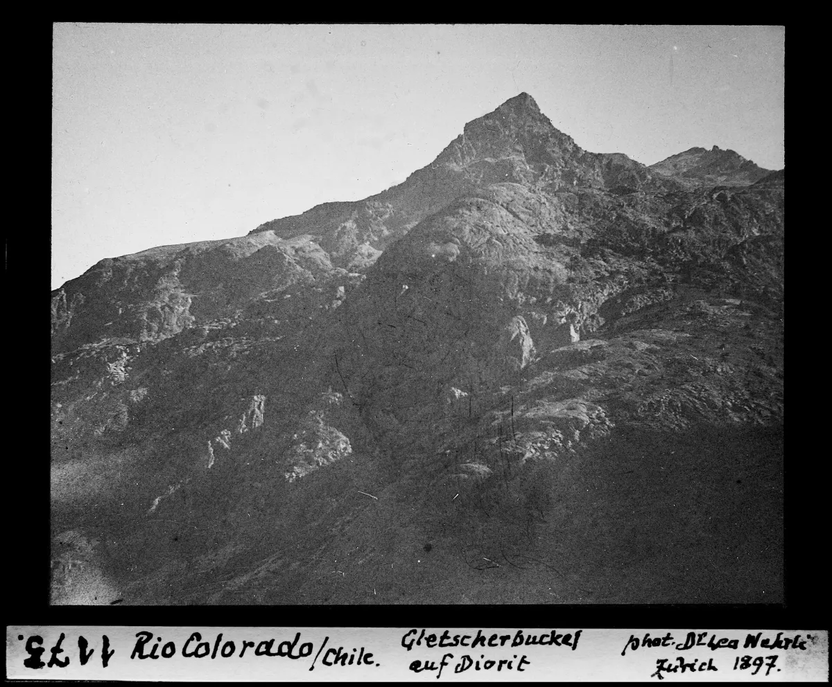 Rio Colorado, Gletscherbuckel auf Diorit — 1897 | Chile de Ayer