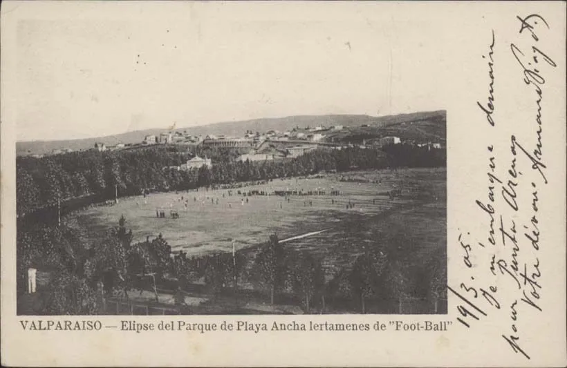 Postal mostrando certamen de fútbol en Playa Ancha en 1905 — 1905 | Chile de Ayer