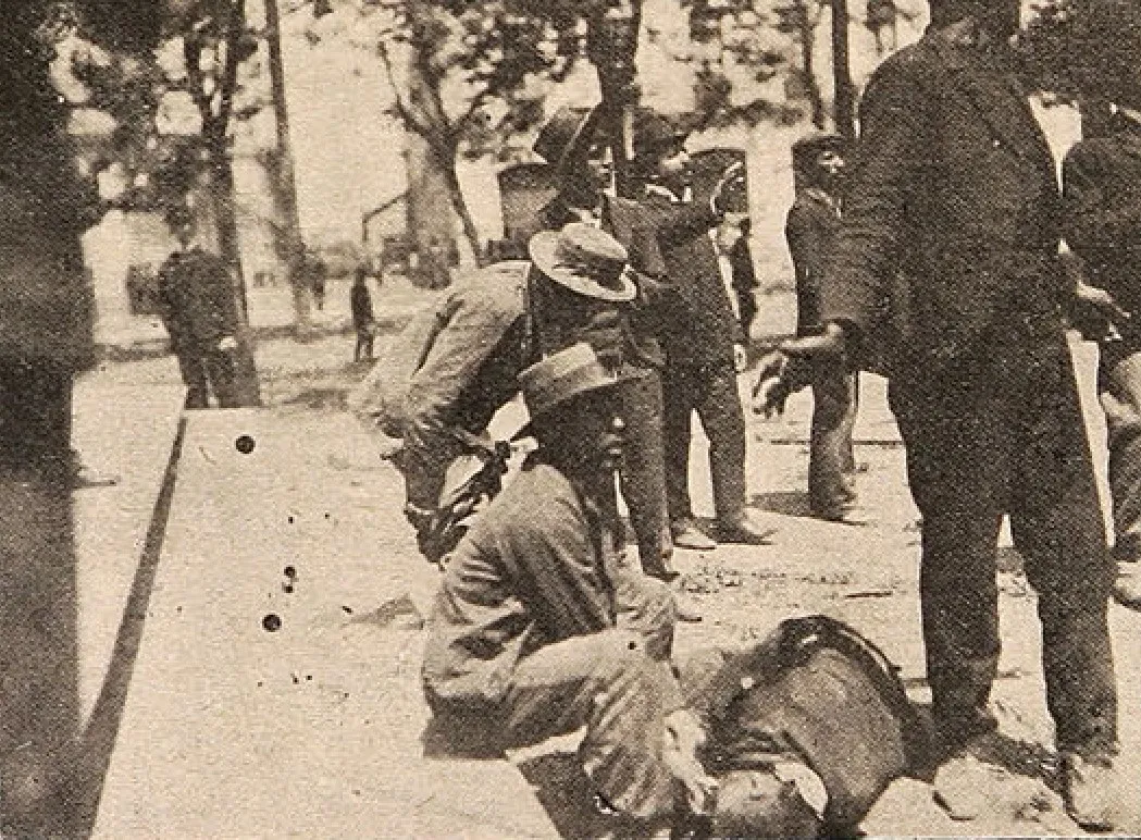 Herido a piedra, primer muerto en la Alameda (1905) — 1905 | Chile de Ayer