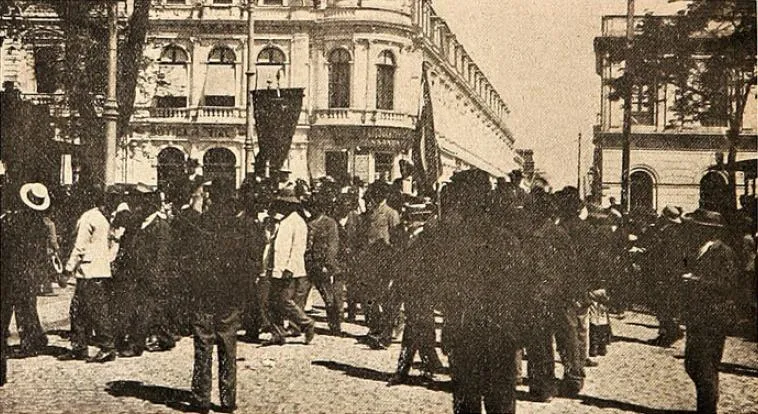 Mitin de la carne - Sociedades obreras llegan a la Alameda — 1905 | Chile de Ayer