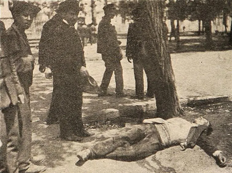 Mitin de la carne - herido a bala en asalto — 1905 | Chile de Ayer