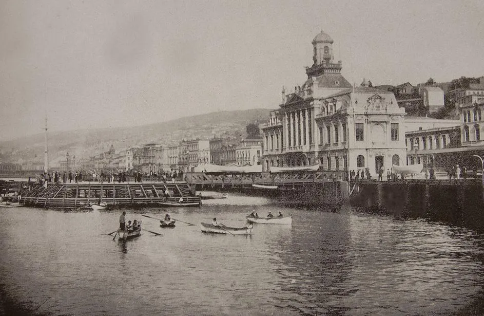 Muelle de Pasajeros, 1888 - Félix Leblanc — Municipalidad de Valparaíso — 1888 | Chile de Ayer