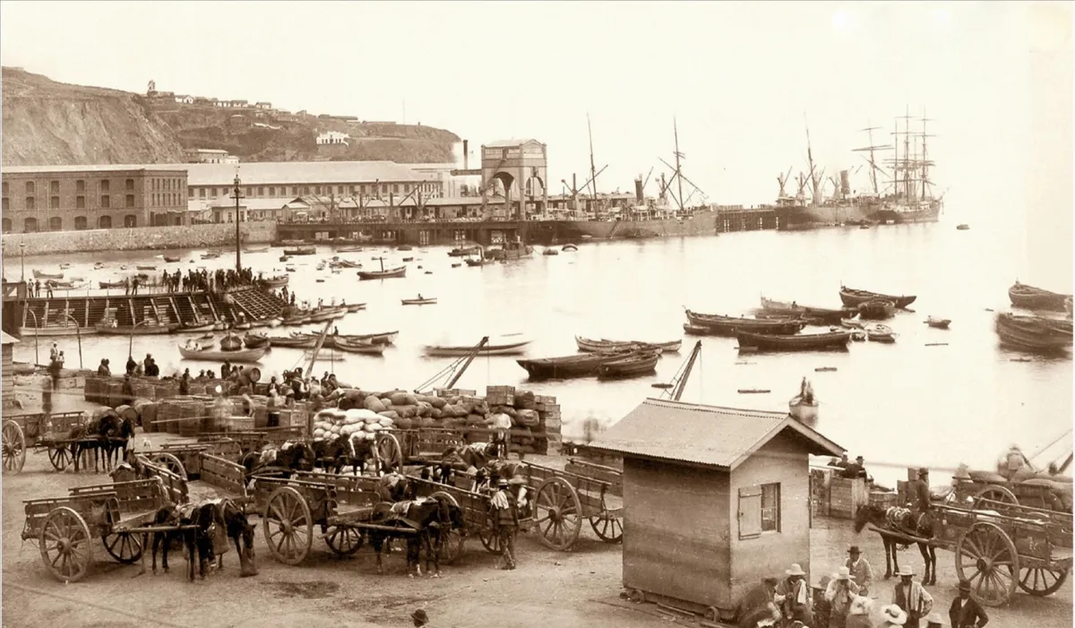 Puerto en 1890 — Municipalidad de Valparaíso — 1890 | Chile de Ayer