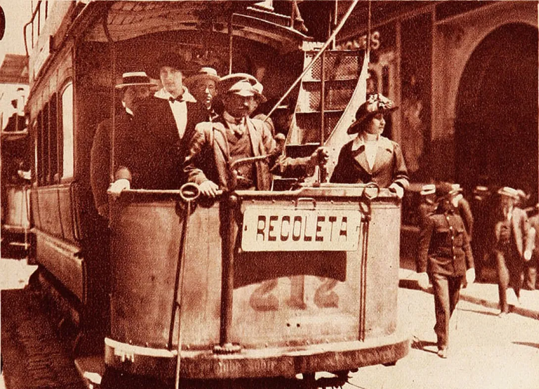 Tranvía en Santiago de Chile (1915) — Santiago — 1915 | Chile de Ayer