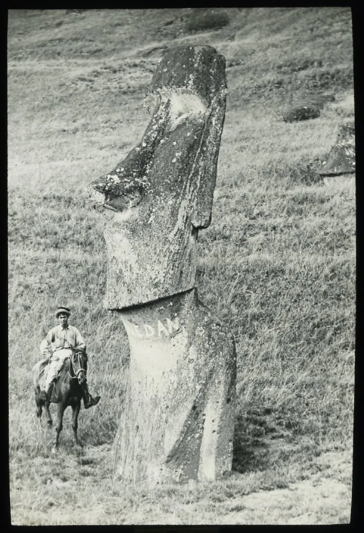 Chilean horse rider in front of moai at Rano Raraku, Oc,G.T.1611, Mana Expedition to Easter Island, British Museum — Isla de Pascua — 1914 | Chile de Ayer