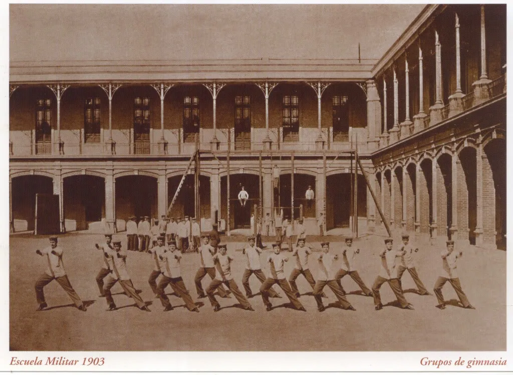Ejércitodechile-álbumgráfico-1910-escmil003 — 1910 | Chile de Ayer