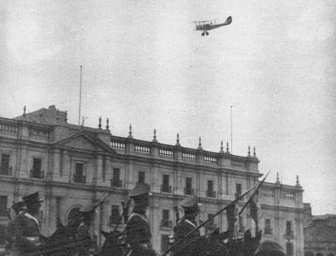 Golpe de Estado en Chile 4 de junio de 1932 Aviones sobre Palacio de La Moneda — 1932 | Chile de Ayer