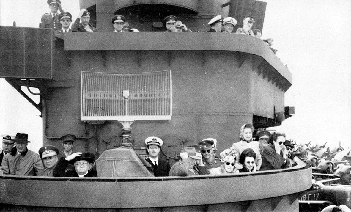 Chilean dignitaries aboard USS Leyte (CV-32) in November 1946 — 1946 | Chile de Ayer