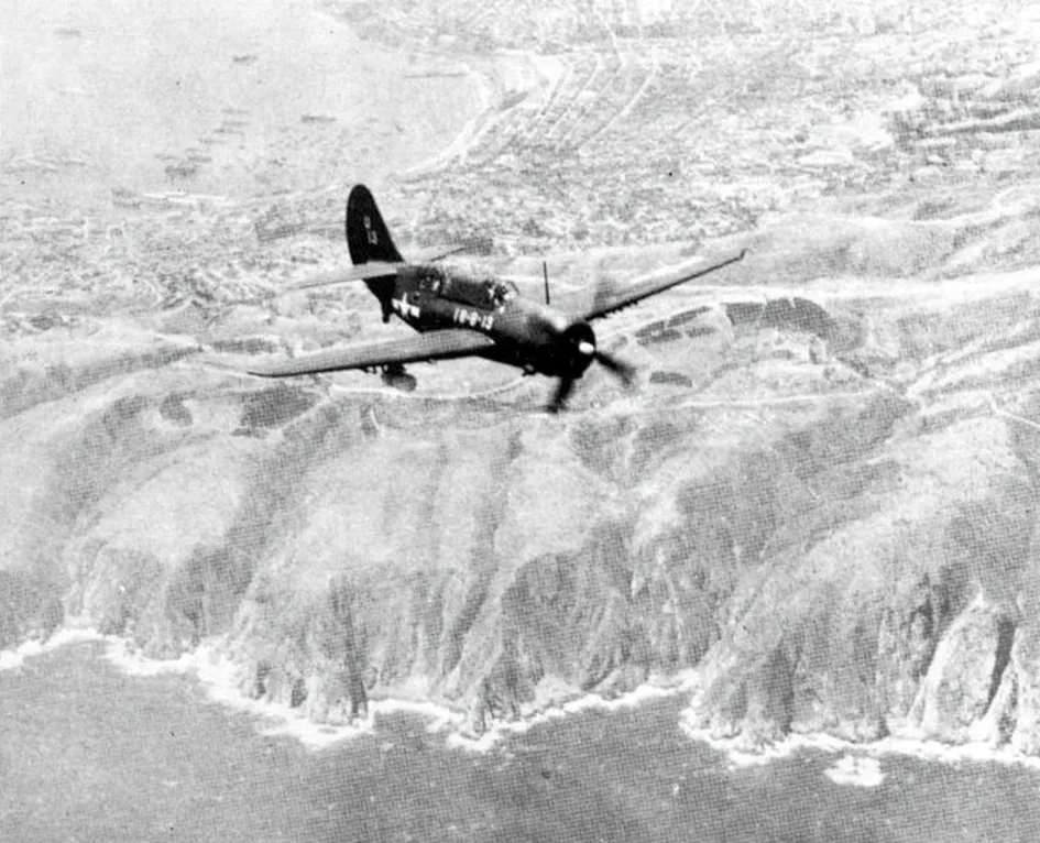 Curtiss SB2C-5 Helldiver of VB-18 flight over Valparaiso, Chile, in late 1946 — 1946 | Chile de Ayer