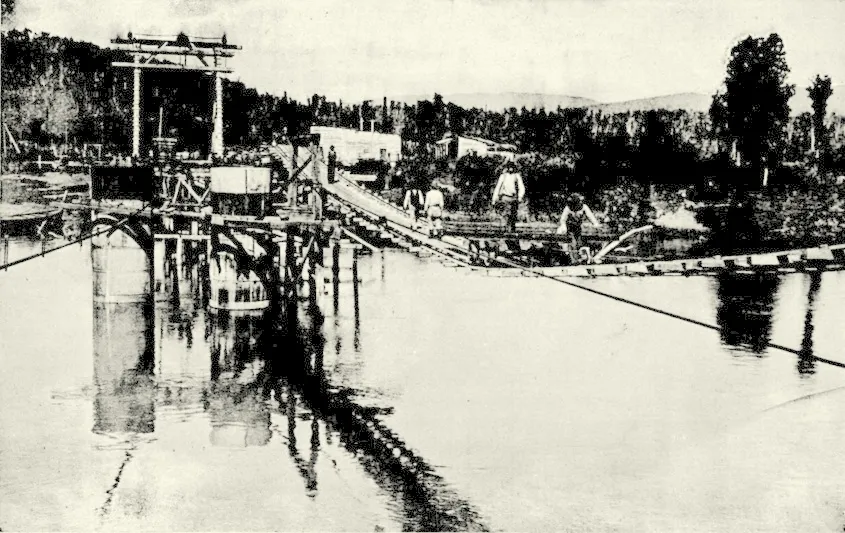 Construcción puente sobre el Calle Calle 1903 — Valdivia — 1903 | Chile de Ayer