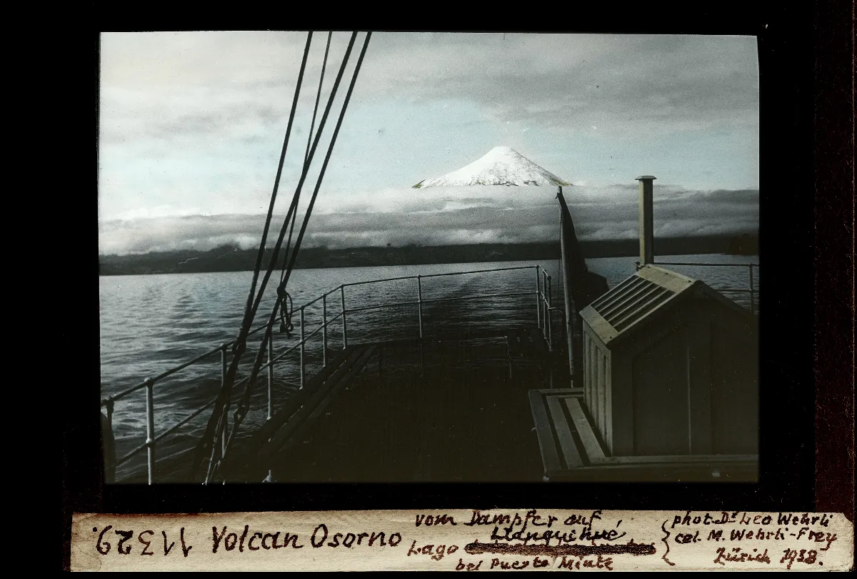 Volcan Osorno, vom Dampfer auf Lago Llanquihué bei Puerto Minte — 1938 | Chile de Ayer