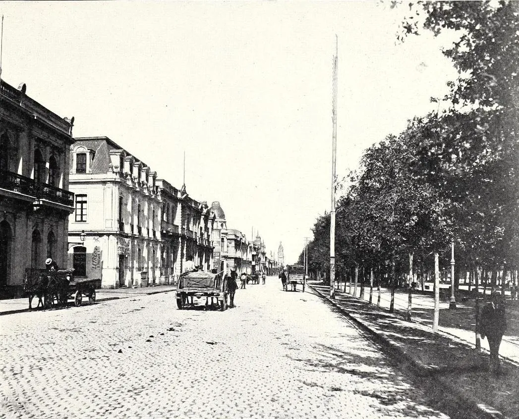 Thoroughfare of the Alameda de las Delicias, Santiago — 1904 | Chile de Ayer