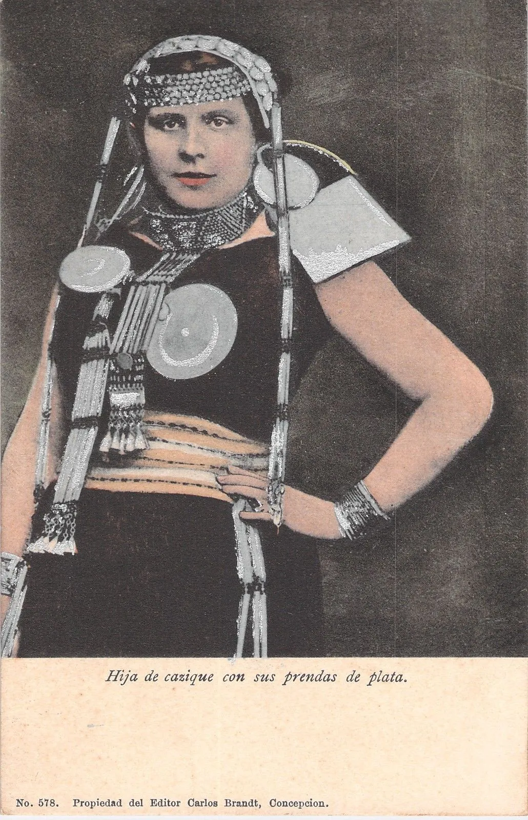 Hija de lonko con plateria — Temuco — 1909 | Chile de Ayer