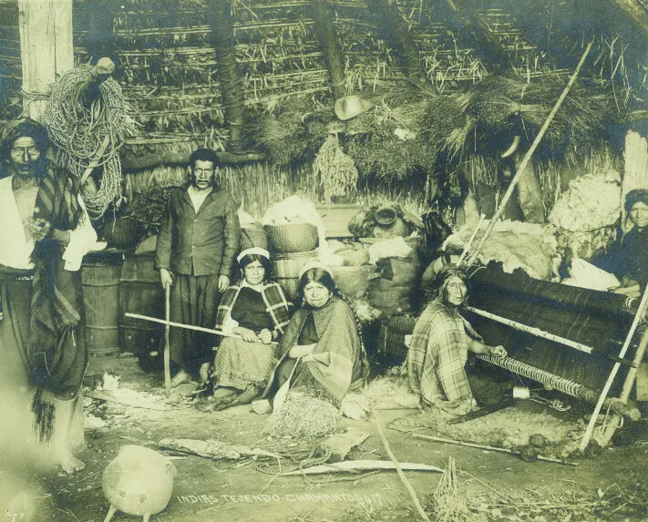 Obder Heffer Bissett. Interior de ruca Mapuche — Temuco — 1895 | Chile de Ayer