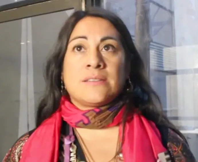 Relmu Ñamku (born 1977) in the video 'Todxs somos Relmu Ñamku - Juicio contra comunidad mapuche' — Temuco — 1977 | Chile de Ayer