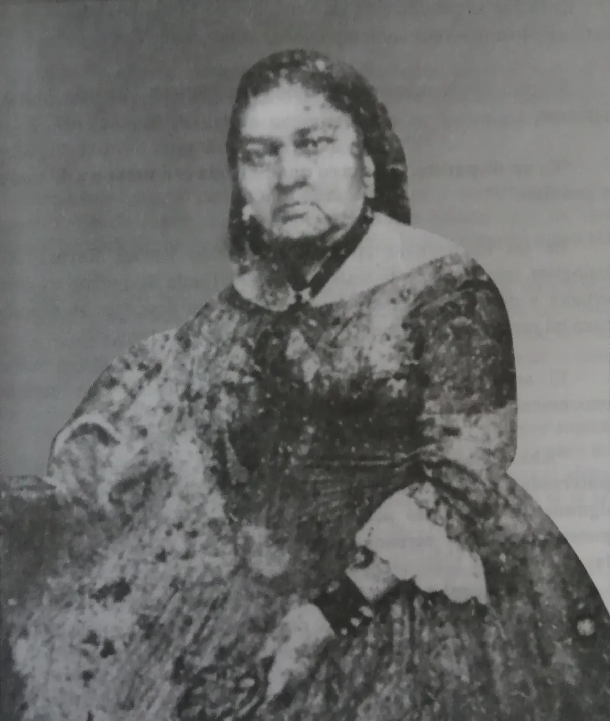 Petronila Riquelme (foto completa) — 1870 | Chile de Ayer