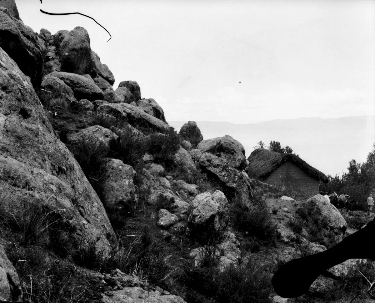 Aymarahydda. Erhållen först efter restaurering negativ. Lago Titicaca - SMVK - 002350 — 1905 | Chile de Ayer