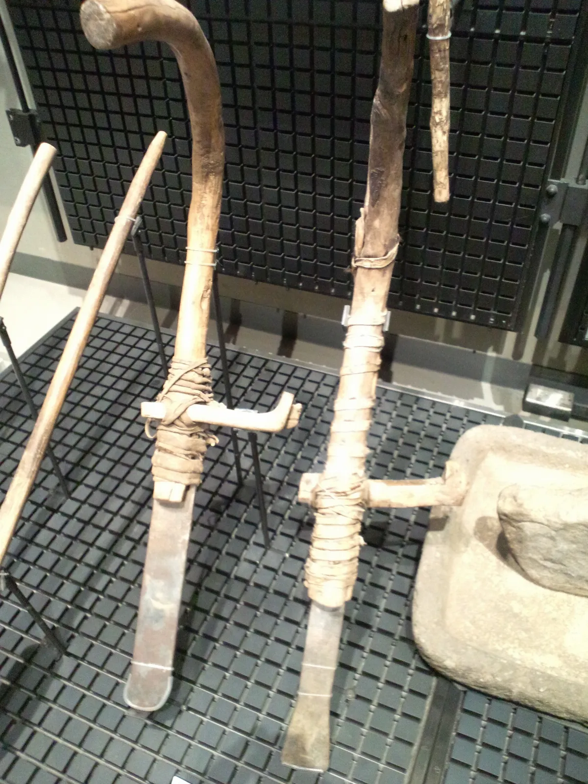 National Museum of Ethnology, Osaka - Foot-plow - Aymara people in Bolivia - Collected in 1983 — 1983 | Chile de Ayer