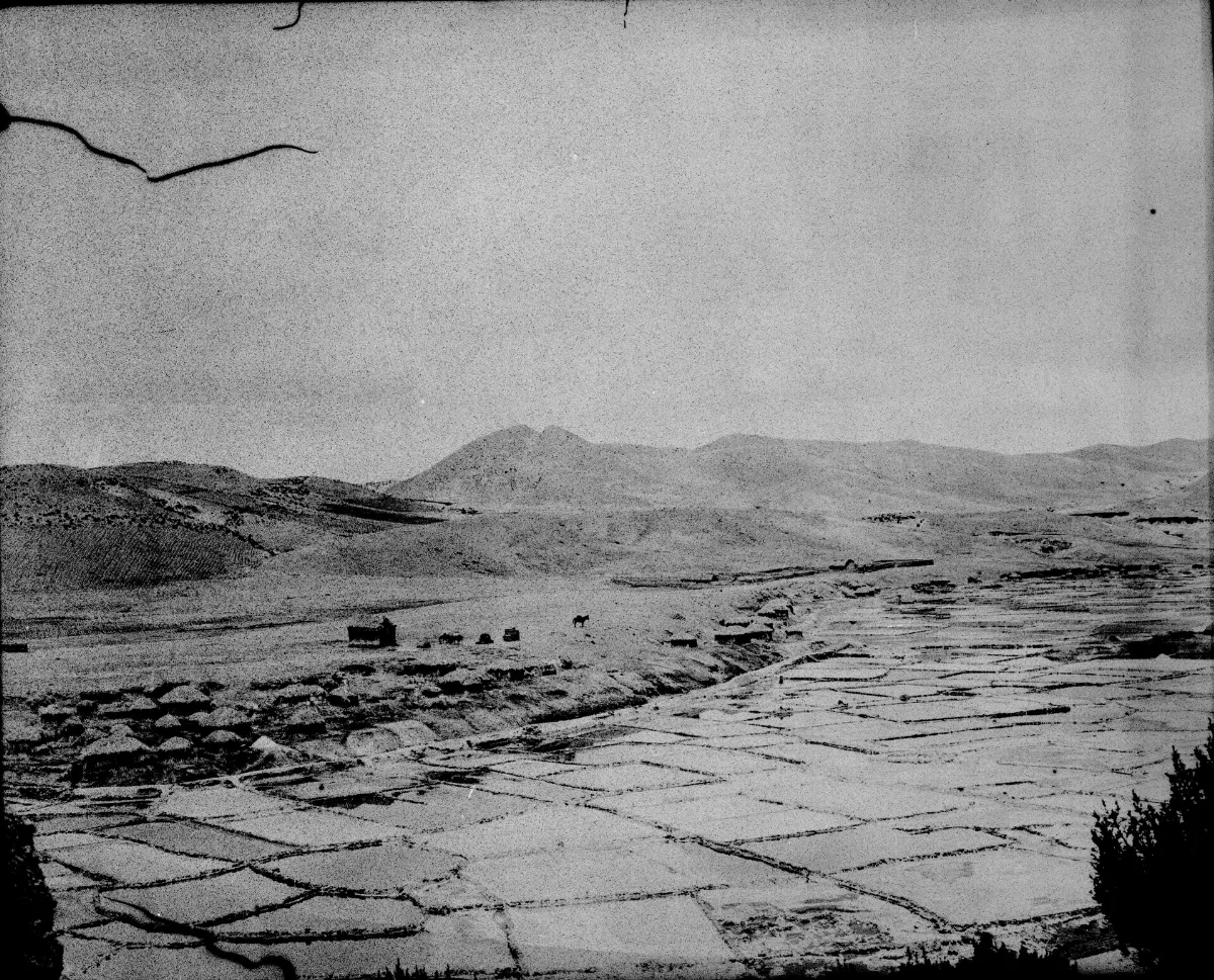 Saltdammar och indianhyddor nära Ulloma. Jfr 13.736. Först.eft. rest. negativ - SMVK - 002377 — 1904 | Chile de Ayer