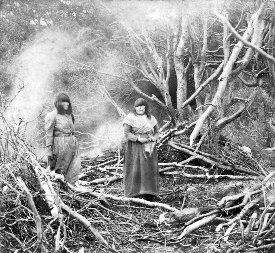 Onas ushuaia 1890 — Tierra del Fuego — 1890 | Chile de Ayer