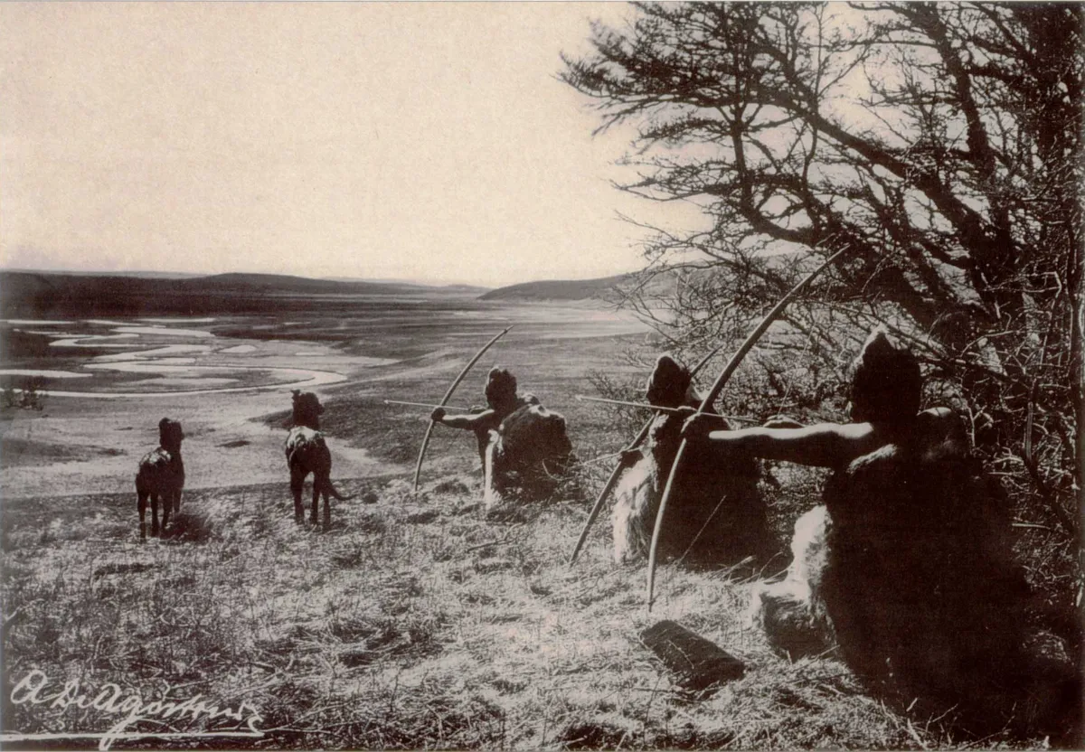 Selknam cazando — Tierra del Fuego — 1930 | Chile de Ayer