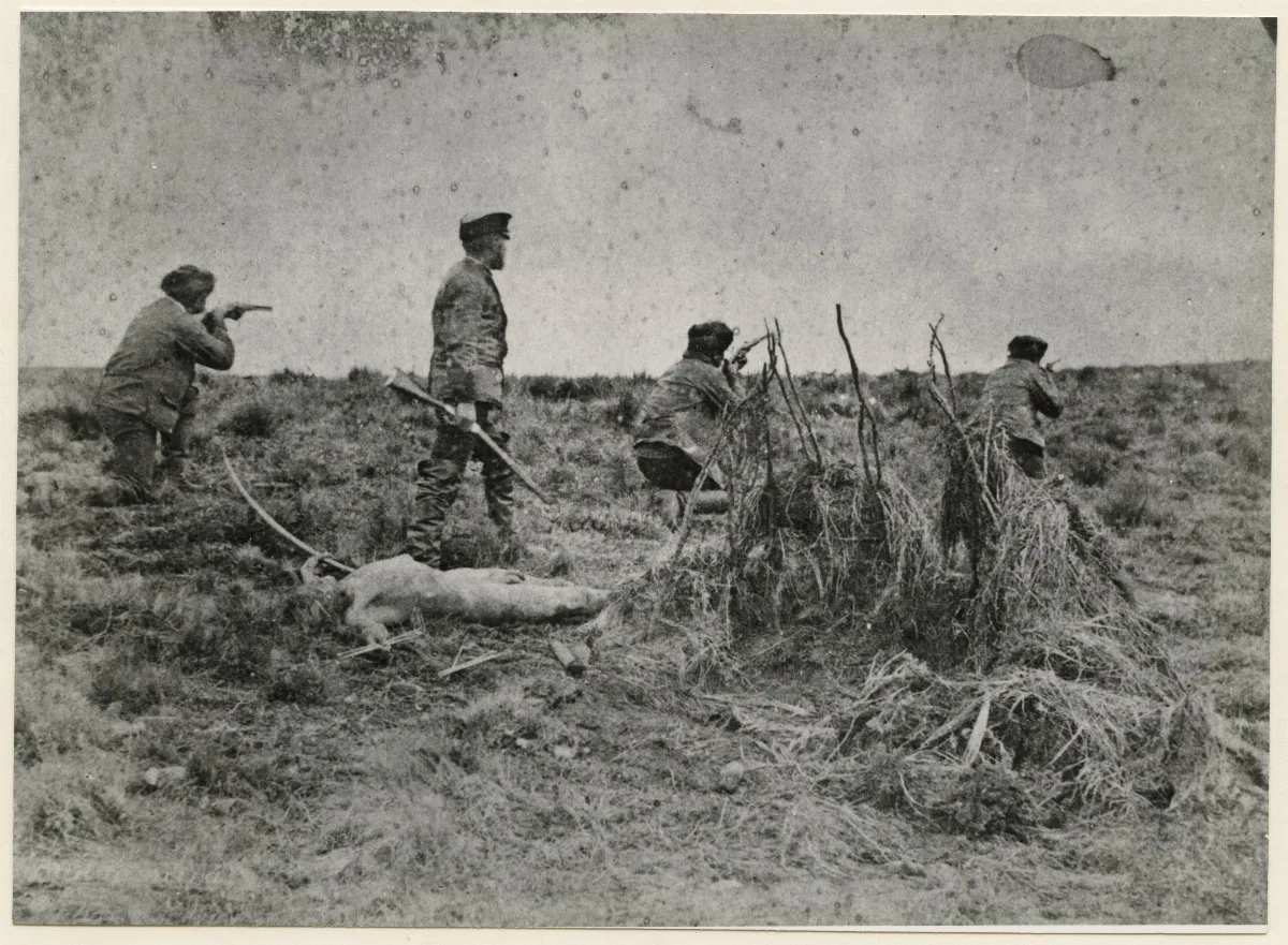 Popper en caceria. Julius Popper during one of his Indian hunts, (0761.g.0002) — Tierra del Fuego — 1886 | Chile de Ayer
