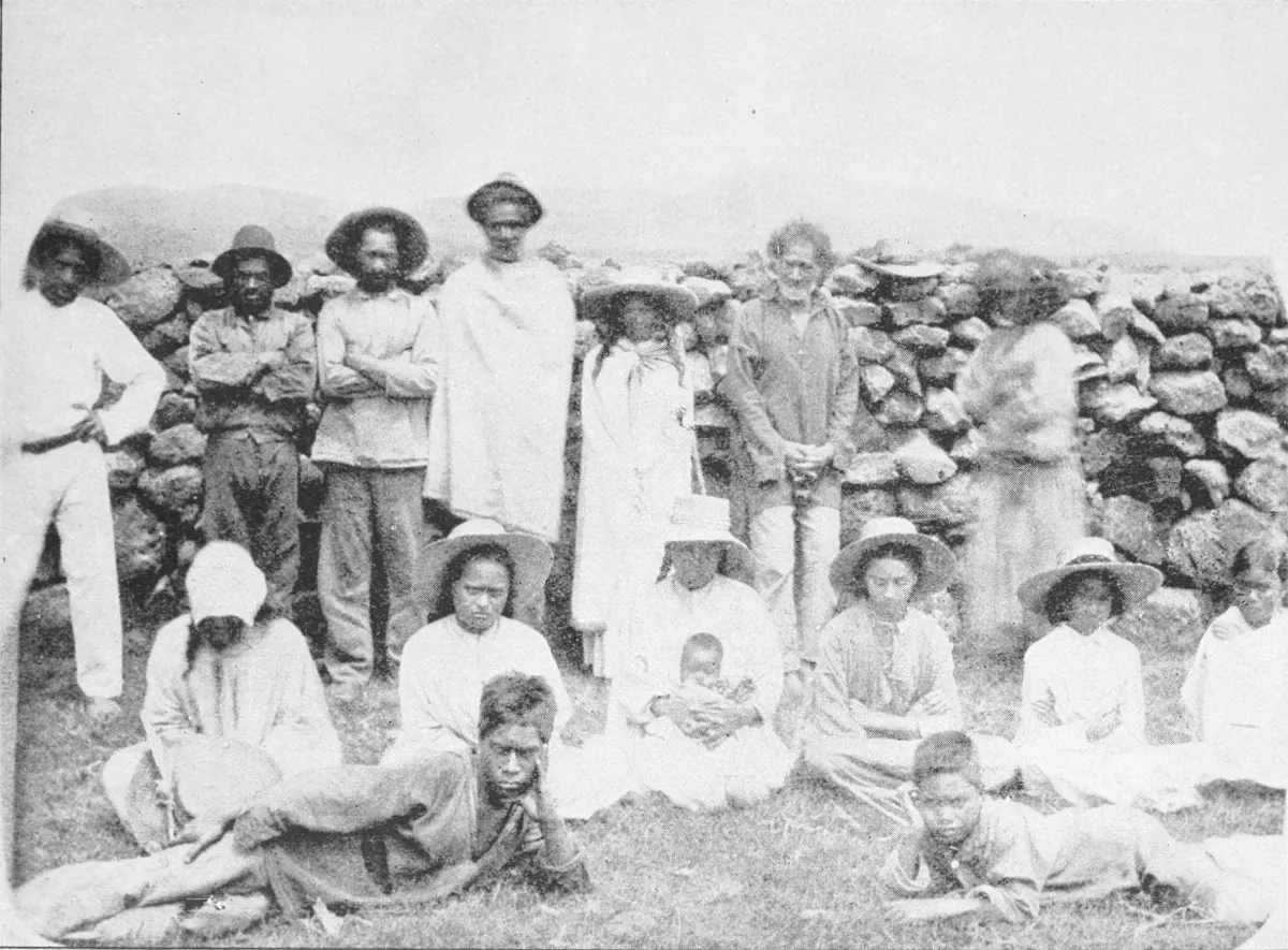 Natives Of Easter Island, Te Pito Te Henua, Or Easter Island by William J. Thomson, published 1891 — Isla de Pascua — 1891 | Chile de Ayer