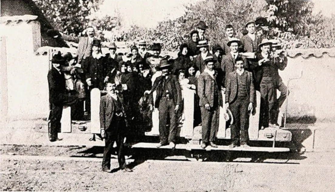 Tranvia Quillota procesion pelicano 1906 — 1906 | Chile de Ayer