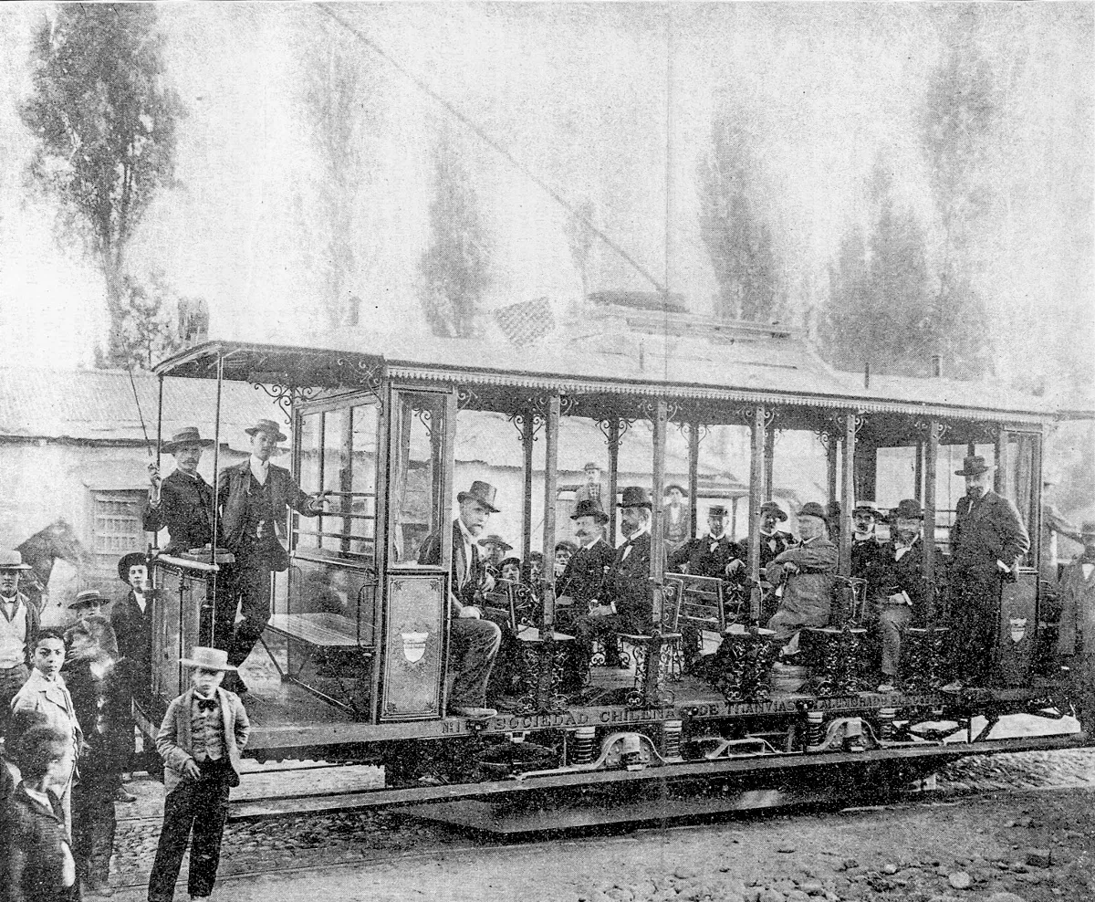 Primer tranvia electrico de Santiago en pruebas (1900) — Santiago — 1900 | Chile de Ayer