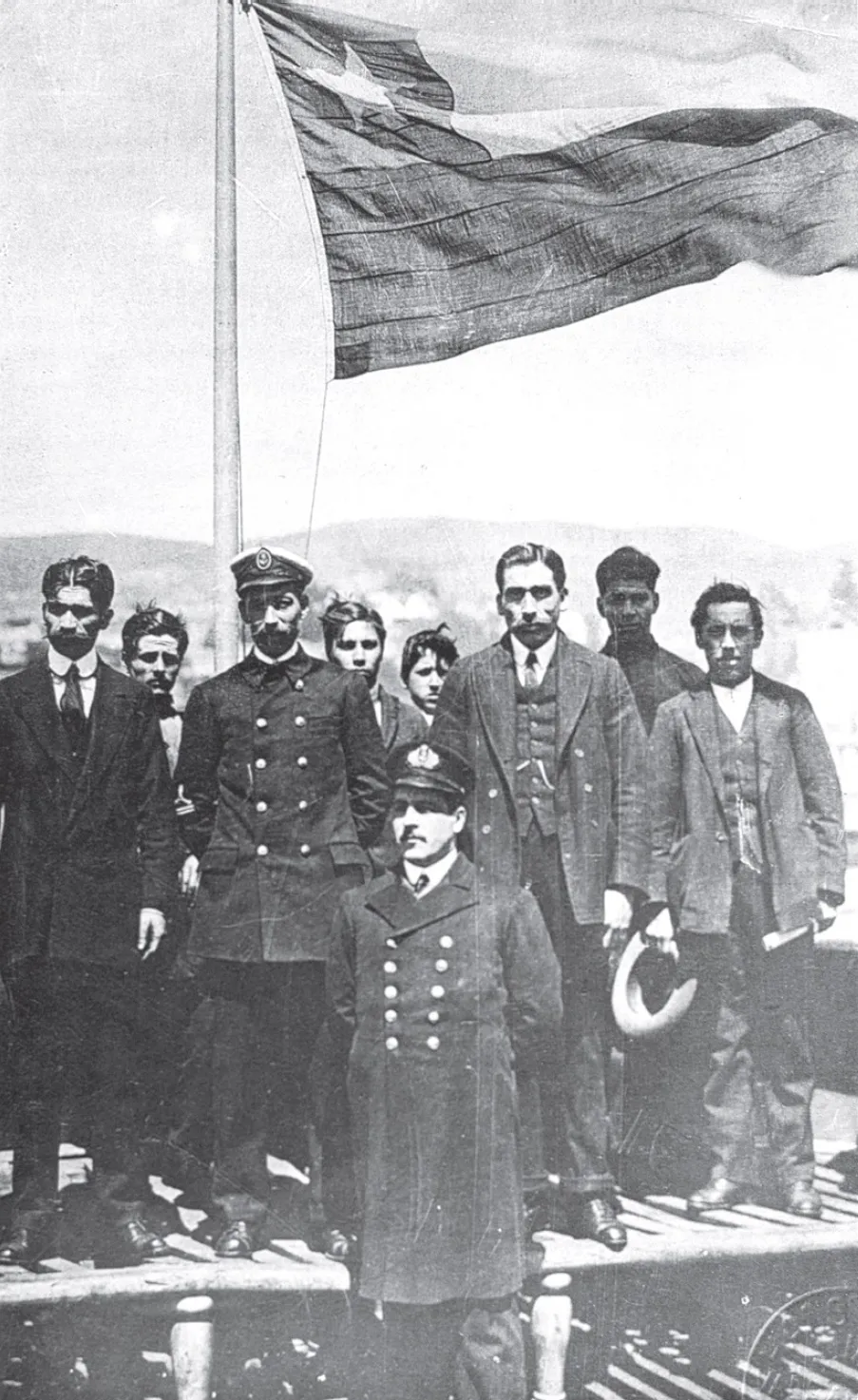 Piloto Pardo y tripulacion de la Yelcho — 1916 | Chile de Ayer