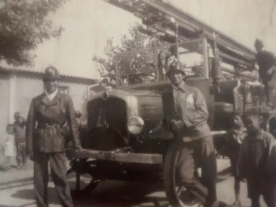 Raúl Massone Norambuena y el carro Saurer año 1961 — 1961 | Chile de Ayer