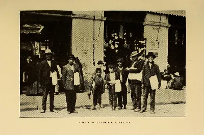 A group of newsboys, Santiago de Chile — 1912 | Chile de Ayer