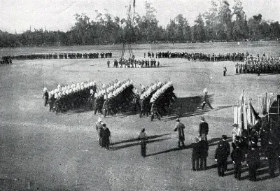 Escuela Militar en desfile en el Parque Causiño — 1909 | Chile de Ayer