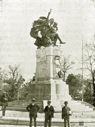 Estatua Ercilla (1910) — 1910 | Chile de Ayer