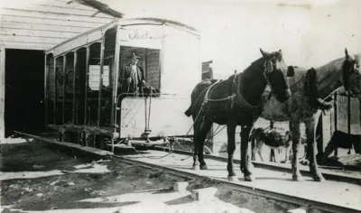 Carro de sangre en La Serena saliendo de su terminal (1914) — 1914 | Chile de Ayer
