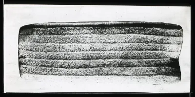 A Rongorongo board in black and white glyphs, belong to the National Museum in Santiago collection, Oc,G.T.1734, Mana Expedition to Easter Island, British Museum — Santiago — 1914 | Chile de Ayer