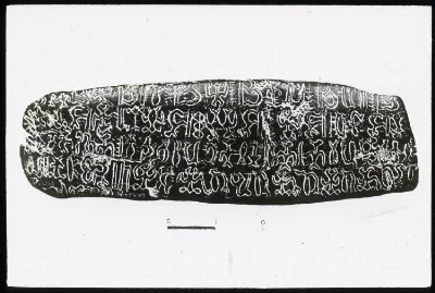 A Rongorongo board in black and white glyphs. Oc,G.T.1733, Mana Expedition to Easter Island, British Museum — Isla de Pascua — 1914 | Chile de Ayer