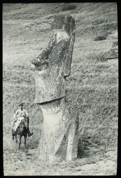 Chilean horse rider in front of moai at Rano Raraku, Oc,G.T.1611, Mana Expedition to Easter Island, British Museum — Isla de Pascua — 1914 | Chile de Ayer