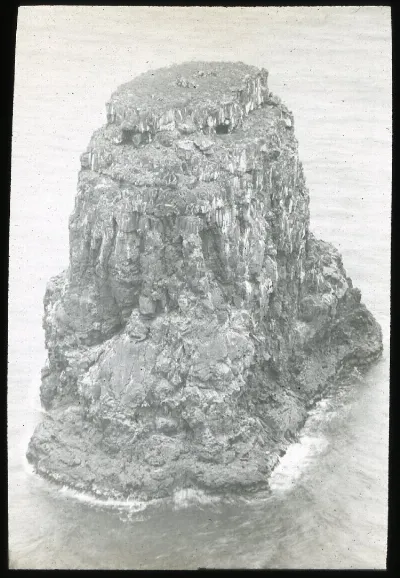 View of Marotiri from Poike, Oc,G.T.1540, Mana Expedition to Easter Island, British Museum — Isla de Pascua — 1914 | Chile de Ayer