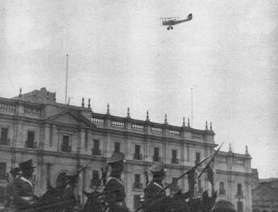 Golpe de Estado en Chile 4 de junio de 1932 Aviones sobre Palacio de La Moneda — 1932 | Chile de Ayer