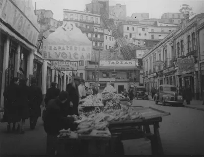 43-2558 - Valparaiso Chile: Waterfront district showing "ascensors" up to top of bluff. June, 1941.