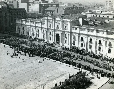 Military parade at La Moneda Palace in 1944