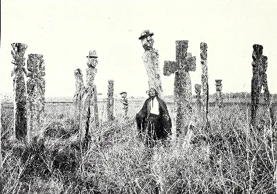 Araucanian cementery and priest called "Machi" — Temuco — 1904 | Chile de Ayer