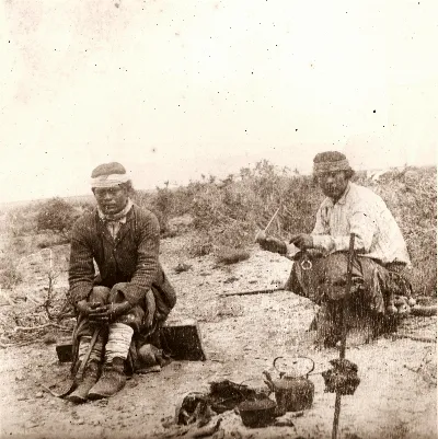 Argentina - Mapuches tomando mate en la pampa — Temuco — 1890 | Chile de Ayer