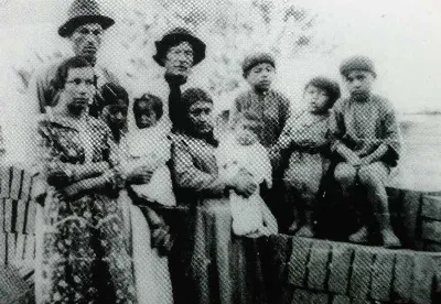 Juan-Benigar-con-sus-hijos en-Poi-Pucón — Temuco — 1929 | Chile de Ayer